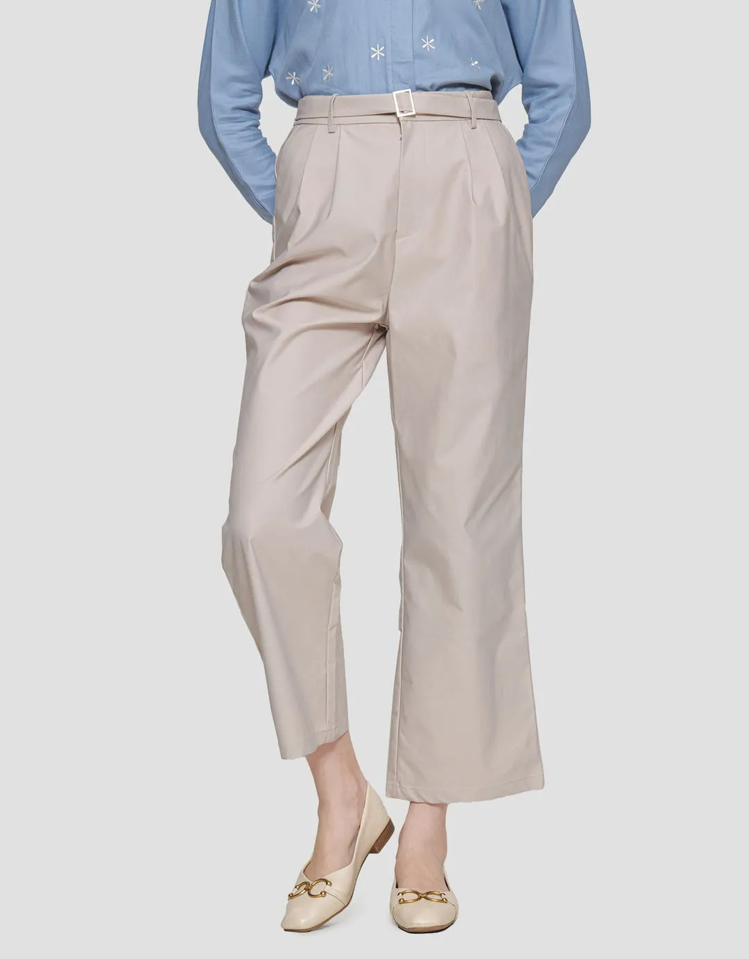 Annisa Belted Straight Sateen Twill Celana Panjang Wanita